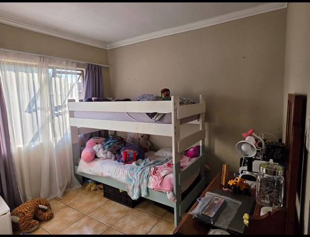 2 BEDROOM TOWNHOUSE FOR SALE IN ROODIA